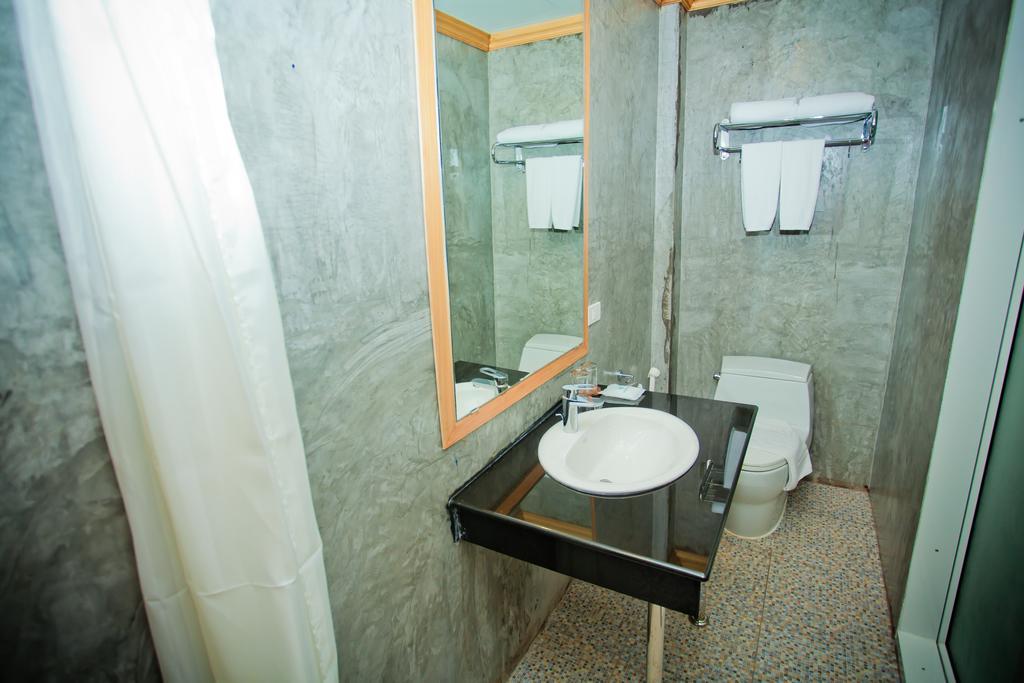 Chaphone Guesthouse Phuket Szoba fotó